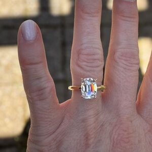 2.9 ct IGI certified F VS2 lab grown antique old mine diamond for engagement